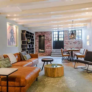 Beautiful Centre Apartment